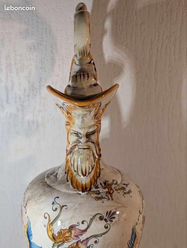 Spectaculaire aiguière italienne Capodimonte au décor de grotesques (image 3)