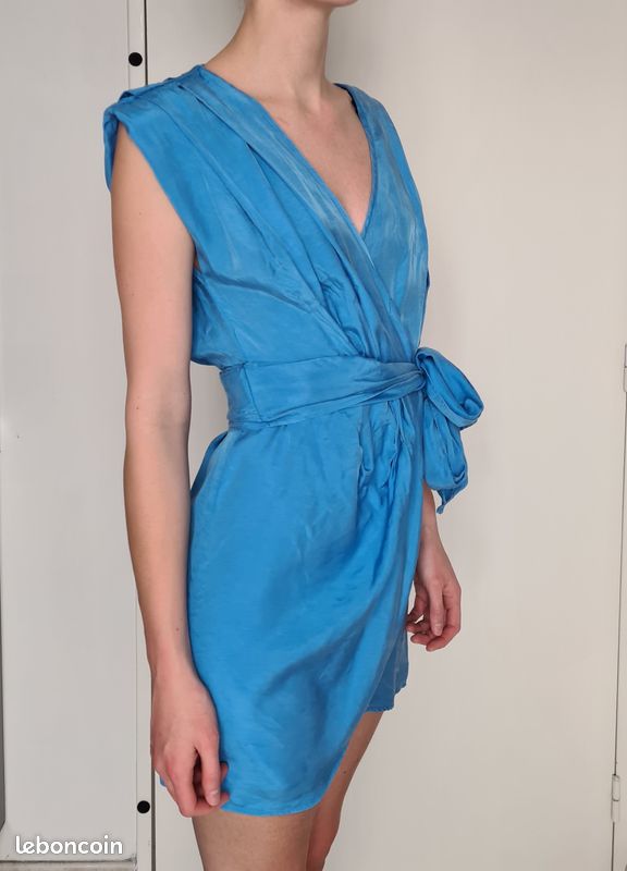 Robe Zara bleue effet satin Vêtements