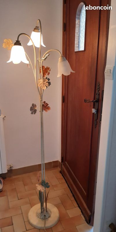Lampadaire feuilles automne (image 1)
