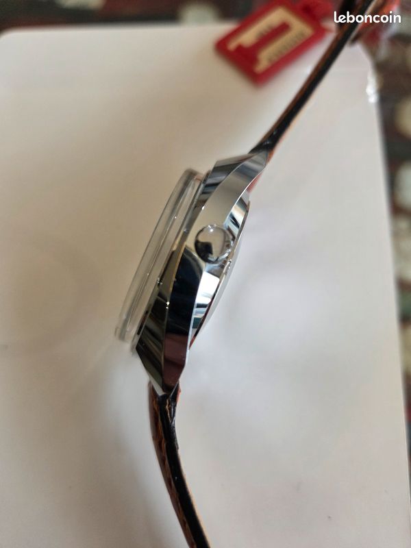 Montre LIP R148 Électronique à Disque Date – 1975 – Mouvement D'origine