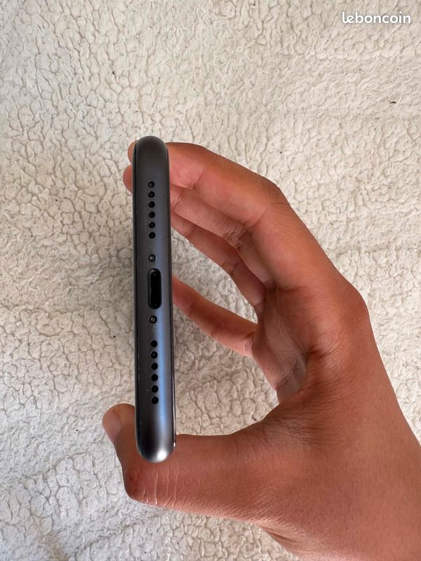 Iphone 11 (image 2)