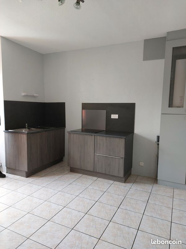 Appartement 3 pièces 61 m² · à Héricourt · 61 m² · 55 000 €