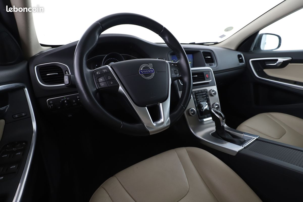 Volvo V60 2.0 D4 Momentum Geartronic 8 190 ch (image 6)