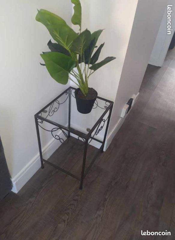 Petite table en verre (image 1)