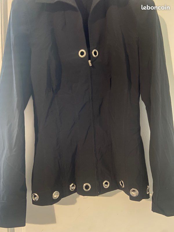Petite veste noire de printemps (image 2)