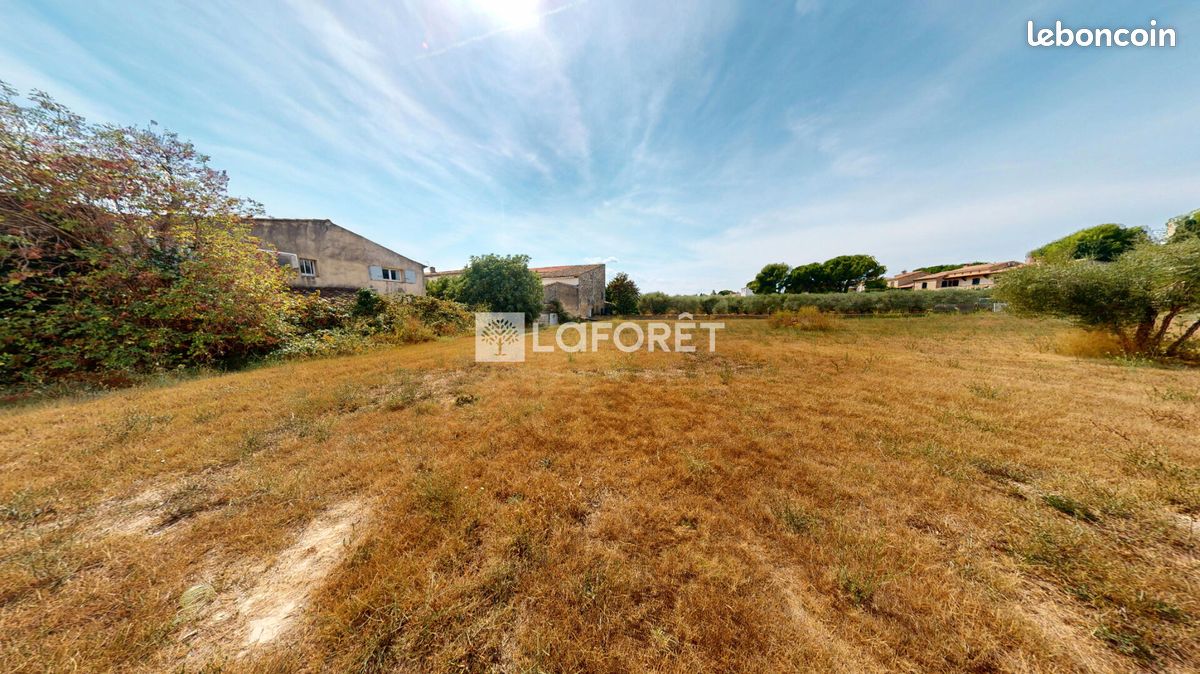 Terrain 1020 m² · à La Fare-les-Oliviers · 1 020 m² · 330 000 €