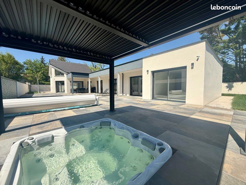 Maison 8 pièces 200 m² · à Dijon · 200 m² · 800 000 €