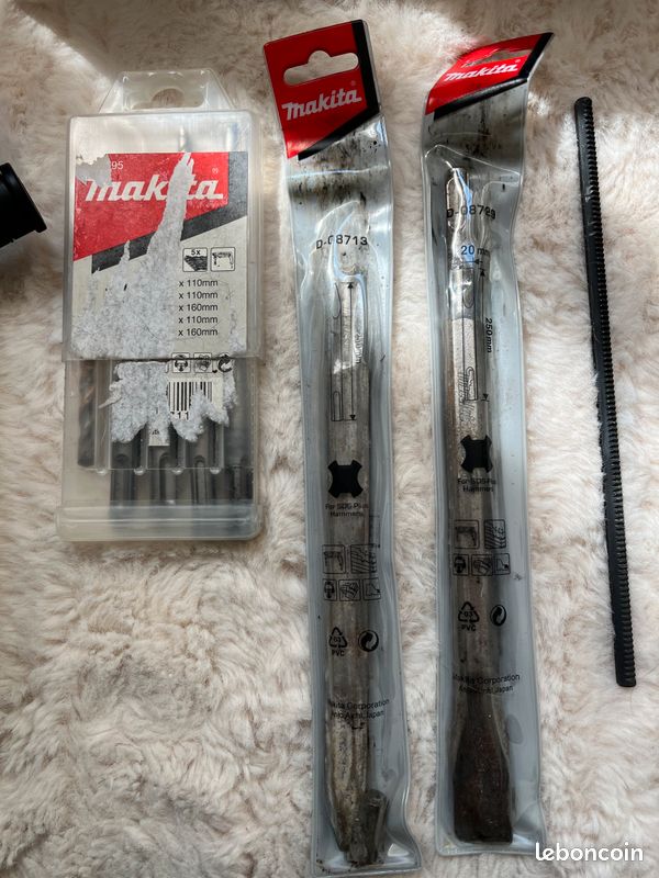 Makita HR2320T perforateur SDS+ 720W coffret alu complet 2021 — forets + accessoires (image 6)