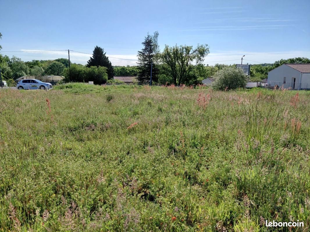 Terrain 568 m² La Chapelle Des Pots · à La Chapelle-des-Pots · 43 100 €