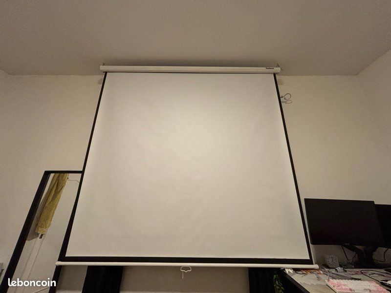 Lot vidéoprojecteur Full HD + écran 105" + support mural (image 6)