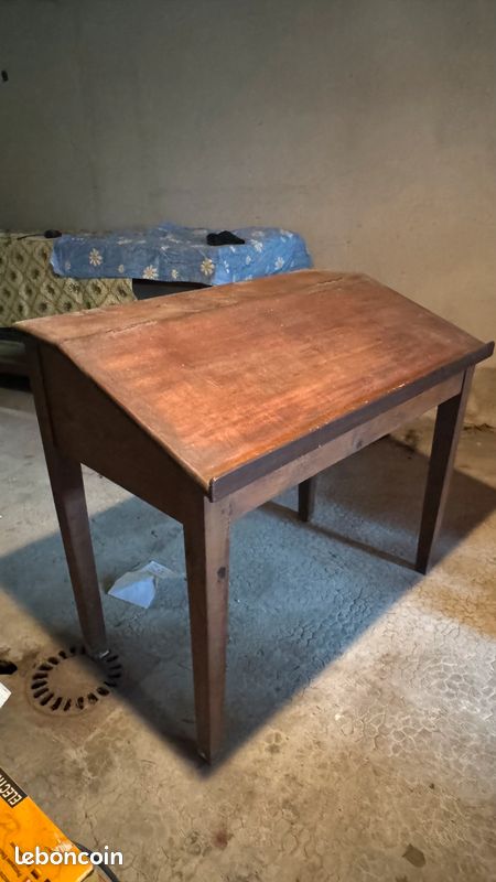 Bureau en bois (image 1)