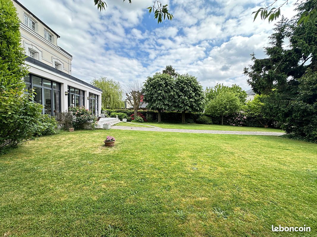 Maison 8 pièces 202 m² · à Bihorel · 202 m² · 630 000 €