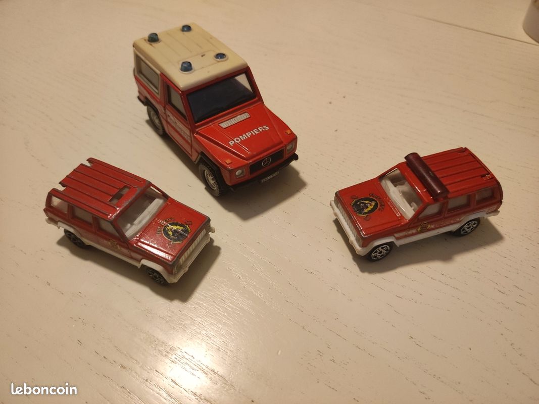 Lot de 3 petites voitures métalliques - Thème pompier (image 1)