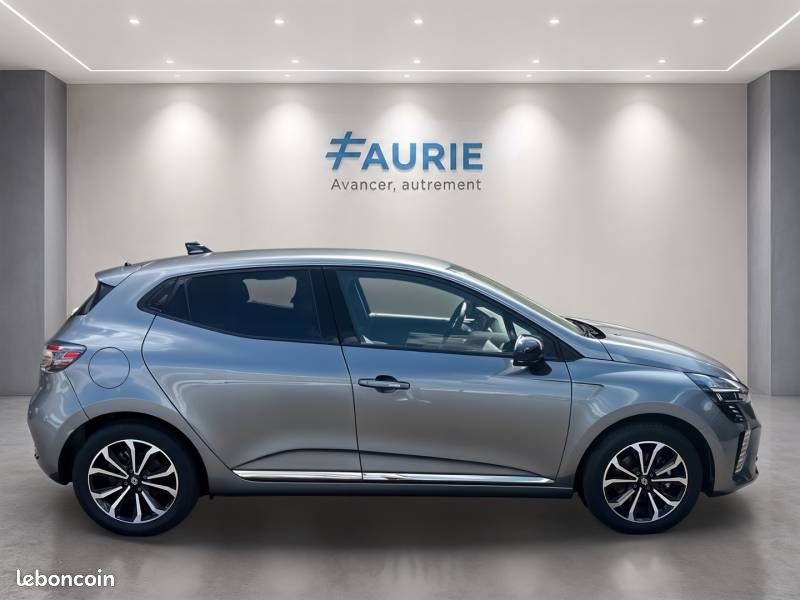 Renault Clio E-Tech full hybrid 145 ch GSR2 Techno (image 4)