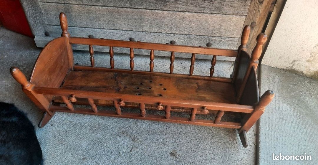 Ancien berceau en bois (image 1)