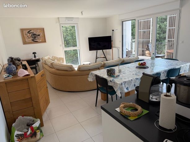 Appartement T4 plein centre Saint Pierre Q dernier étage
