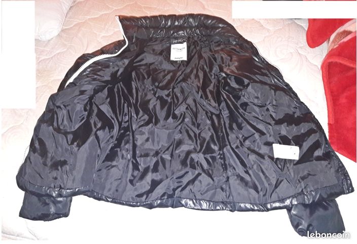 Blouson jennyfer satiné taille S.. (image 2)