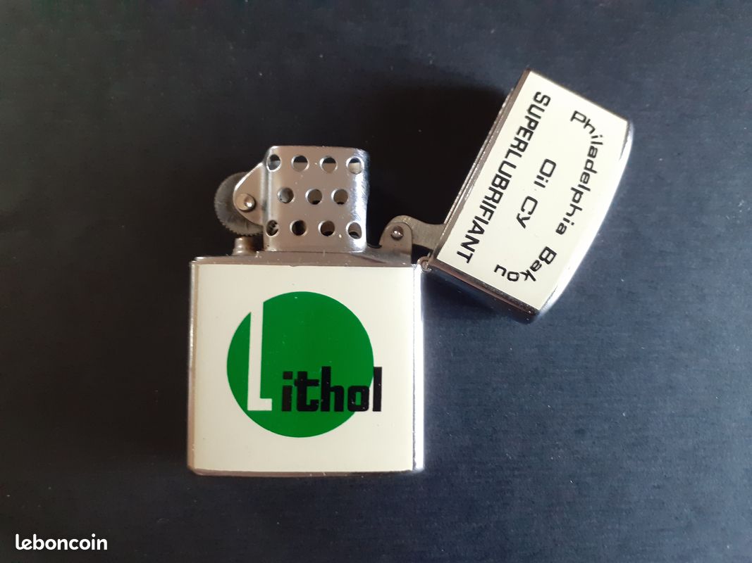 Très Rare Briquet plaqué Argent à Essence d'Alfred Dunhill Très Rare Briquet plaqué Argent à Essence d'Alfred Dunhill