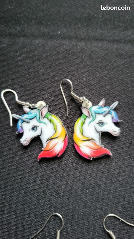 Boucles d'oreilles plastique chat / licorne (image 4)