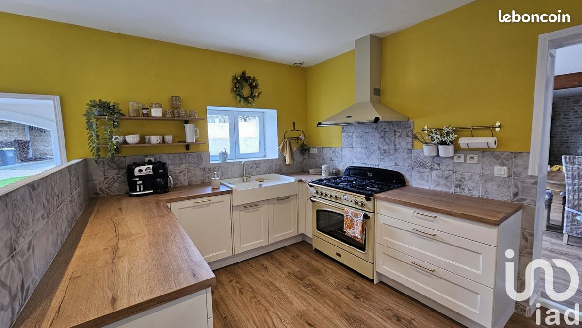 Maison 5 pièces 238 m² - Jauldes 16560 (image principale 2)
