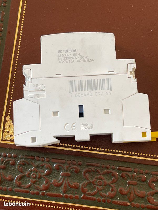 Contacteur Schneider 25A (image 2)