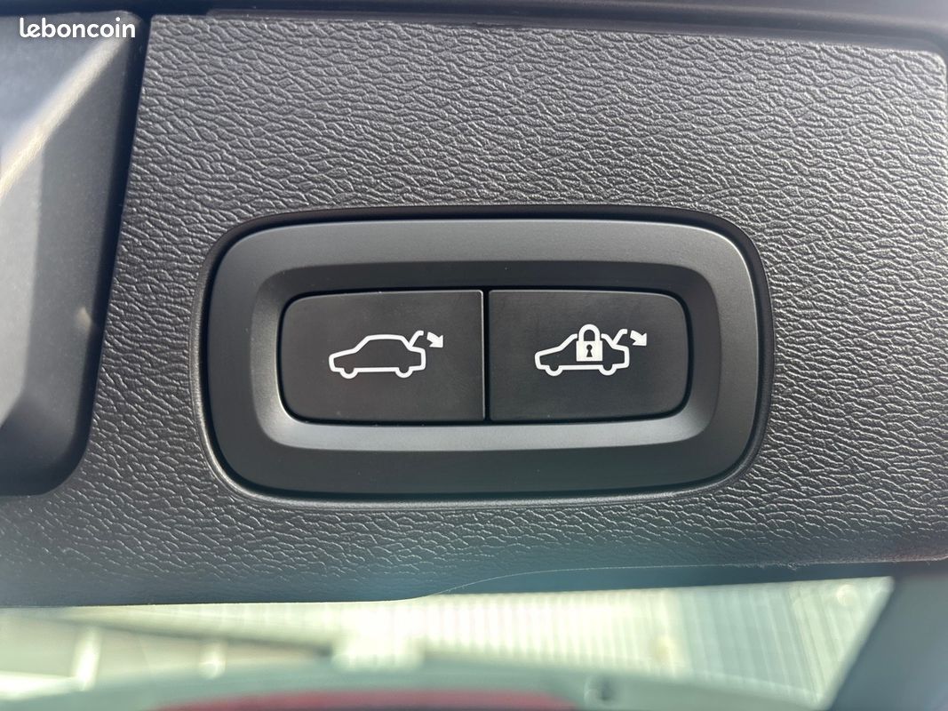 VOLVO XC60 B4 197 ch Geartronic 8 Plus Style Dark (image 10)