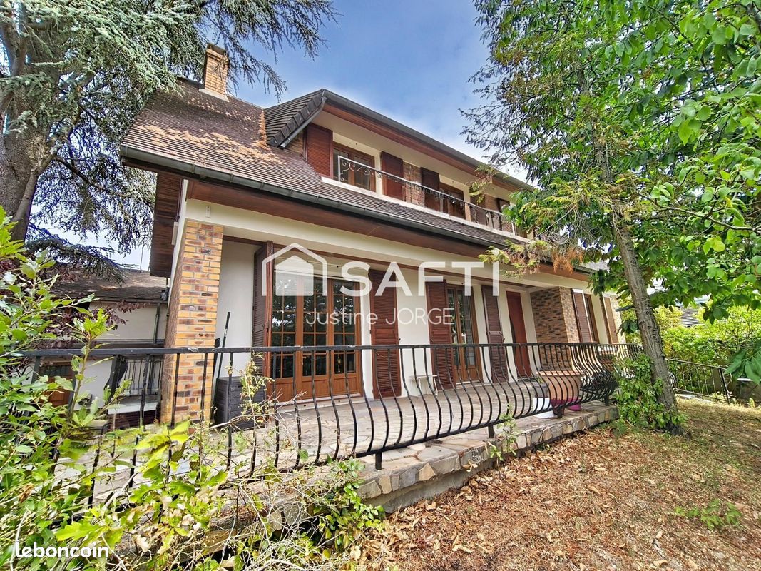 Maison 8 pièces 195 m² · à Sainte-Geneviève-des-Bois · 195 m² · 650 000 €