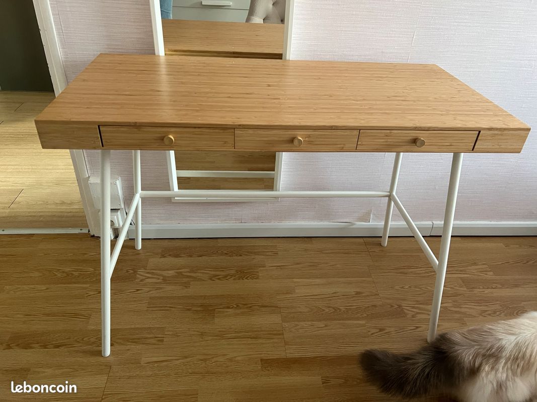 Bureau (image 1)