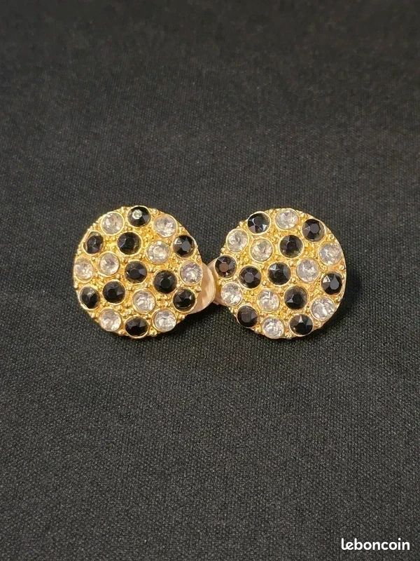 Signées MICRIS ces boucles d'oreilles clips vintage en métal doré et opalite - France