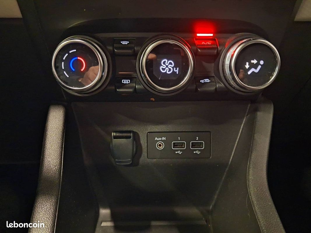 RENAULT Clio E-Tech full hybrid 145 Evolution (image 24)