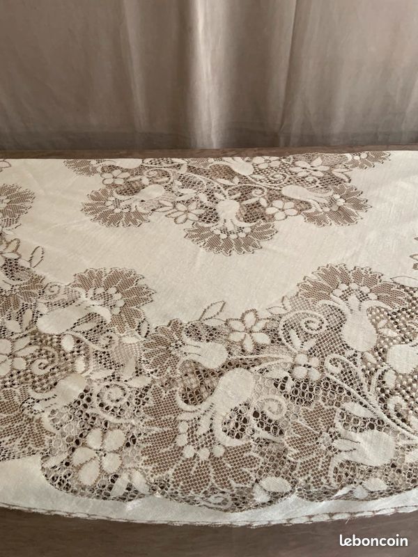 Nappe ronde vintage motifs floraux (image 6)