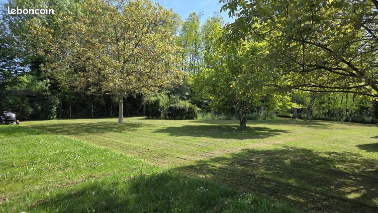 Terrain 1015 m² Mézériat