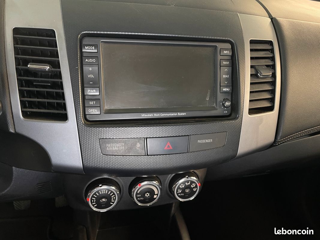 MITSUBISHI OUTLANDER 2.2 DI-D 140 Invite (image 9)