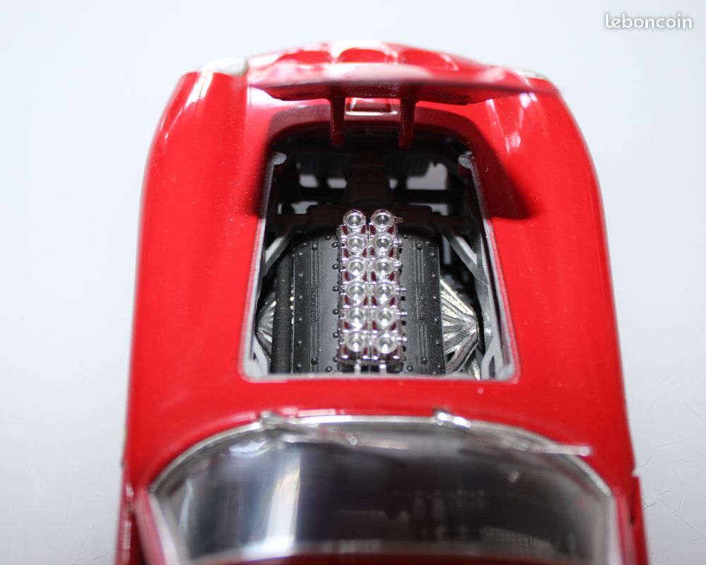 BBurago Ferrari 250 GTO 1/24 rouge (image 6)