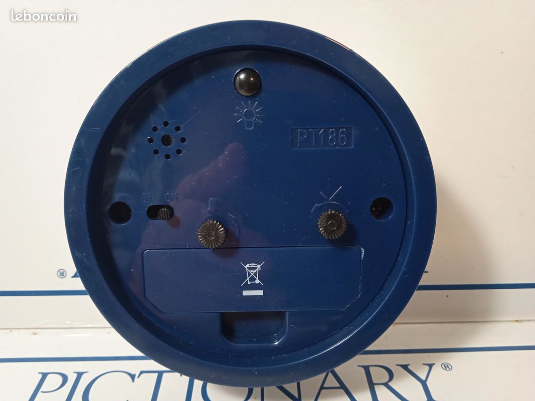 Réveil De Table Vintage Sans Pile - Horloge Décorative Métal, Chiffres Bleus, Dimensions 15,5x13,3x4,5 Cm