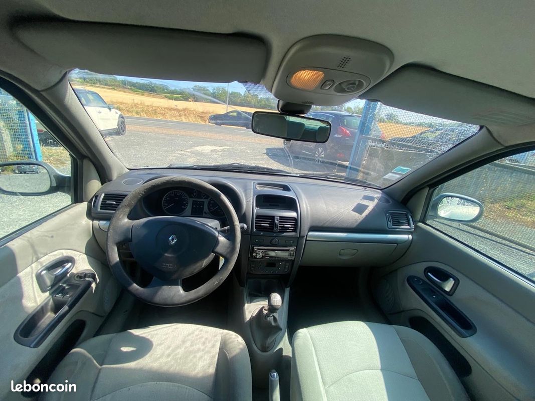 RENAULT Clio II 1.5 dci 65cv luxe privilège 224050km (image 9)