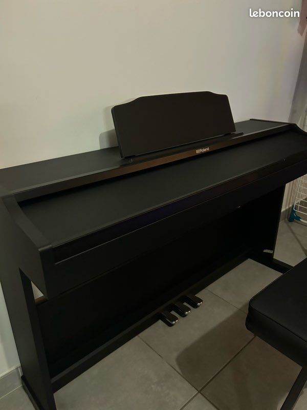 Piano Roland + banquette (image 1)