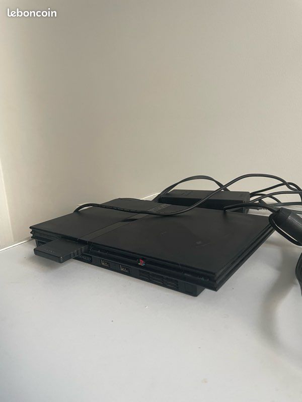 PlayStation 2 slim + manettes + jeux (image 2)