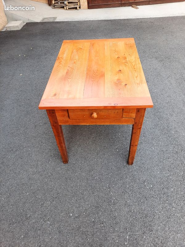 Table en mélèze (image 1)