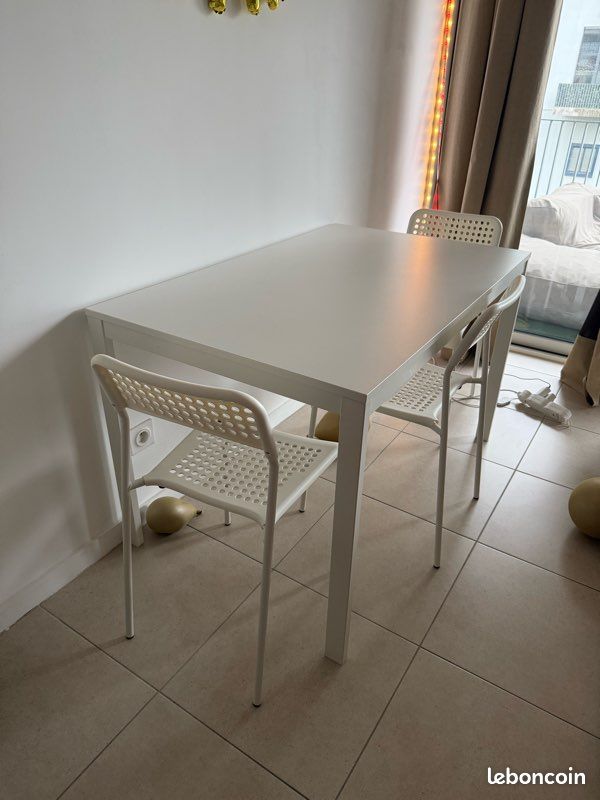 Ensemble table à manger + chaises IKEA – Très bon état (image 1)