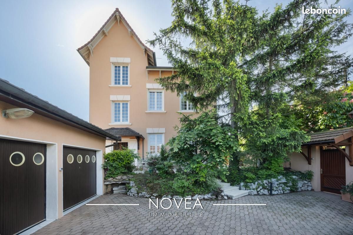 Maison 7 pièces 136 m² · à Caluire-Et-Cuire · 136 m² · 720 000 €