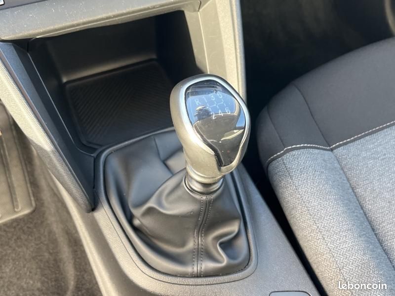 Citroen C4 PureTech 100 Live (image 15)