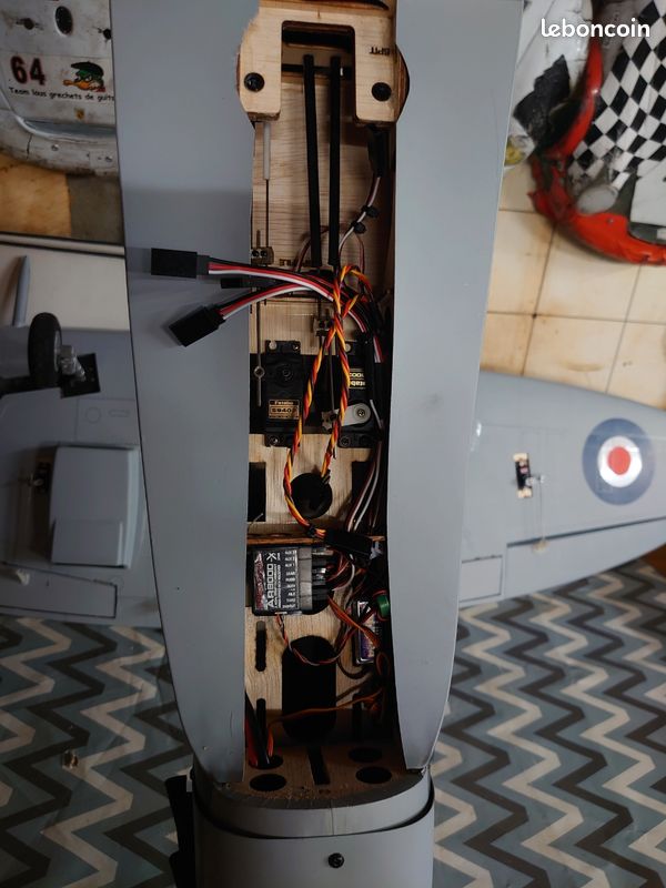 Avion Spitfire 1 m 50 électrique (image 3)