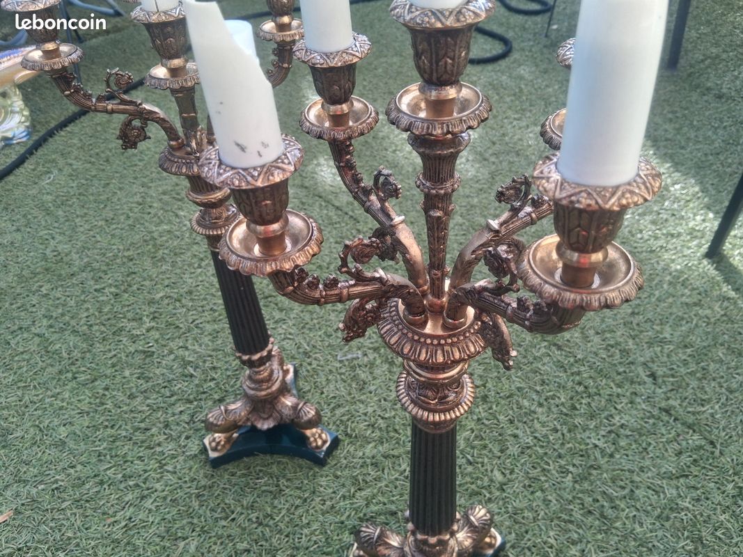 Une paire de candélabre en bronze (image 1)