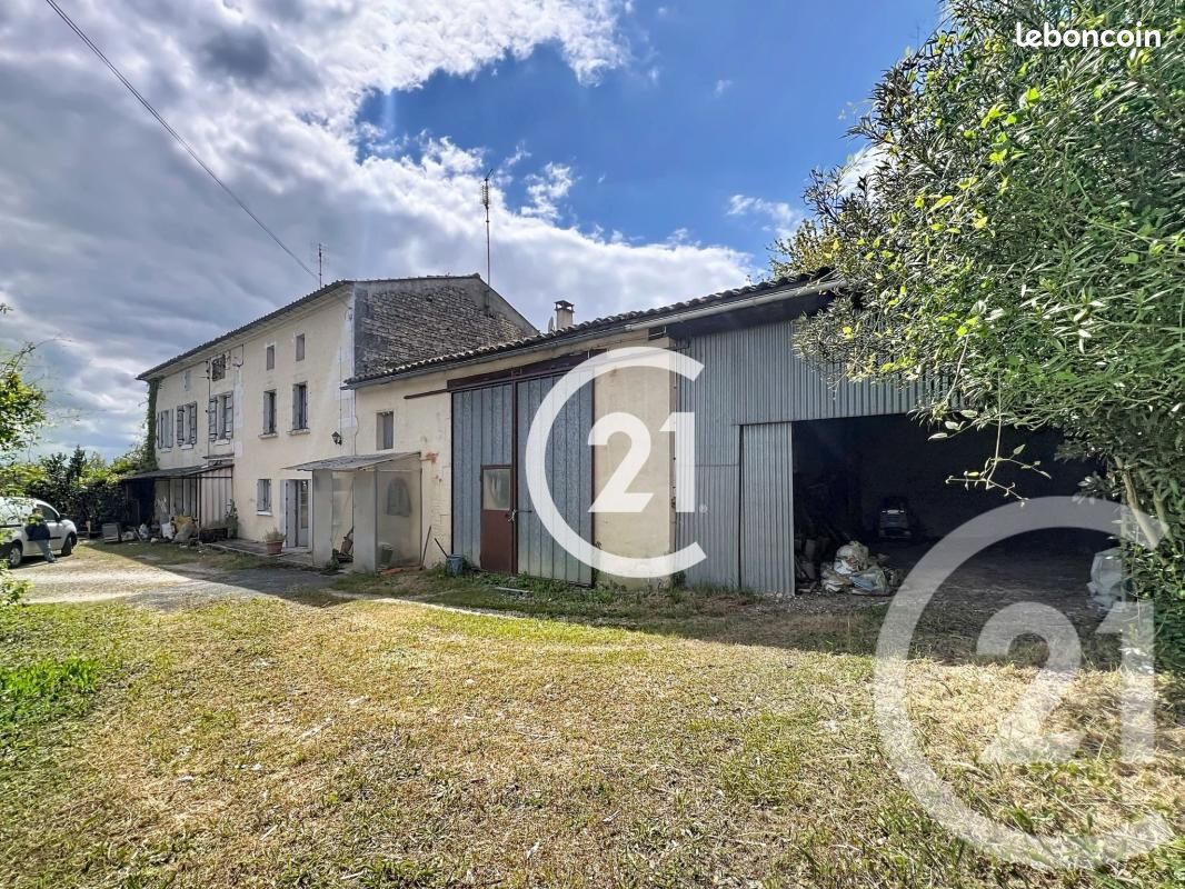 Maison 8 pièces 290 m² · à Louzac-Saint-André · 290 m² · 118 100 €