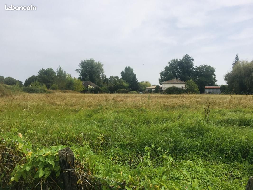 Terrain 1 053 m² Saint Christoly De Blaye · à Saint-Christoly-de-Blaye · 39 000 €