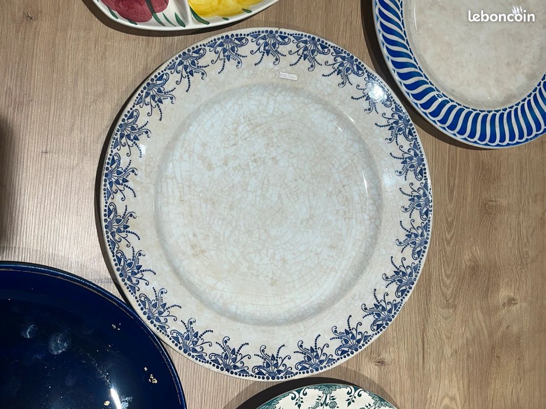 Lot de plats et assiettes anciennes porcelaine Giet terre de fer et divers (image 3)