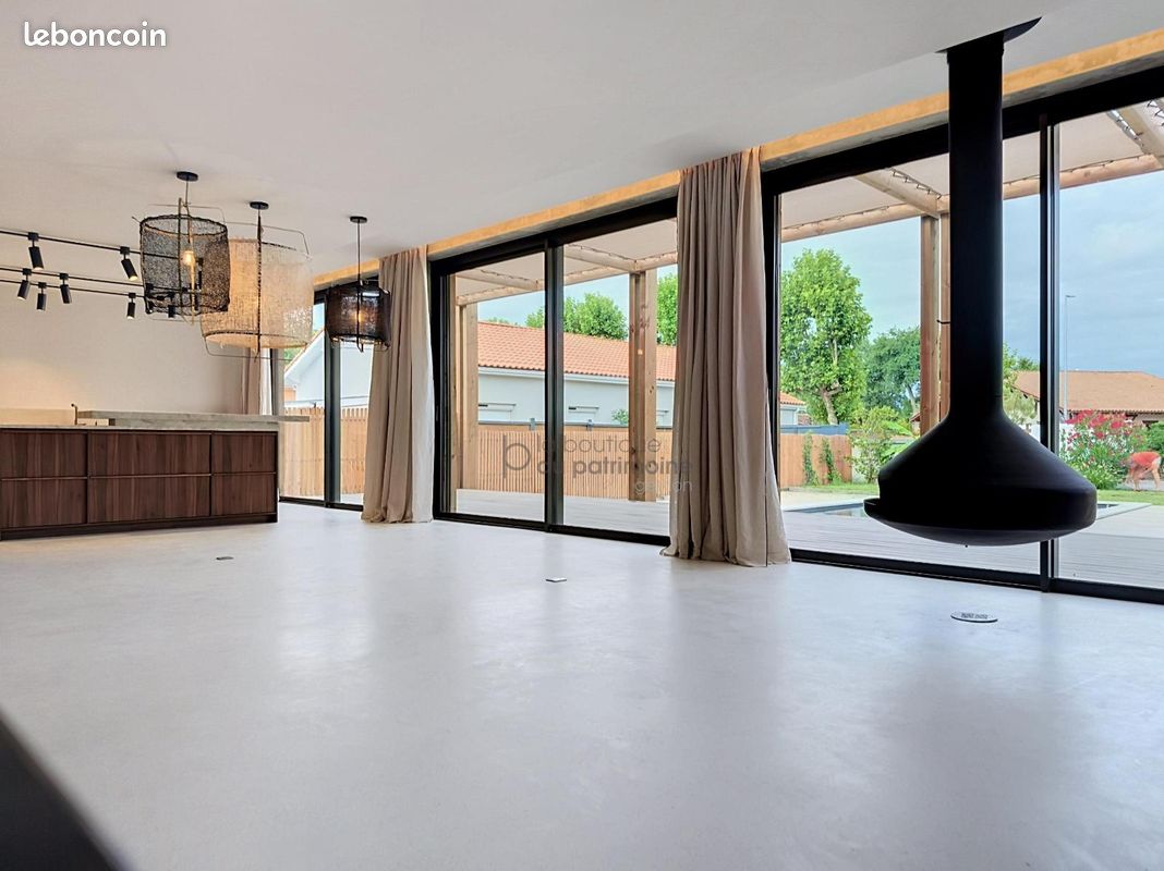 Maison 4 pièces 141 m² · à Arès · 141 m² · 2 450 €