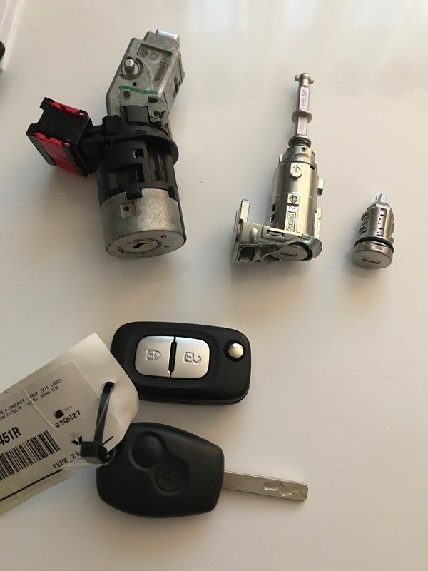 Kit neiman + barillet + 2 clés télécommande originale Renault