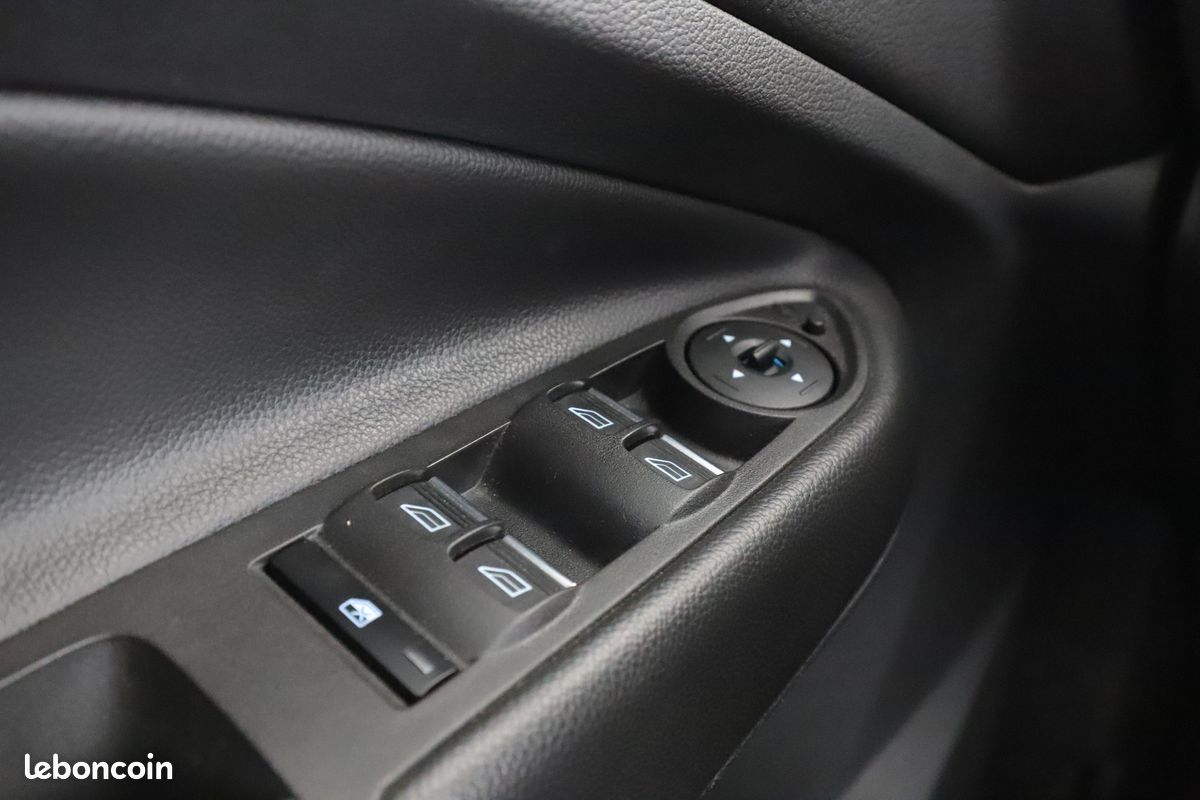 Ford Kuga 1.5 TDCi ST Line 4x2 120 ch (image 22)